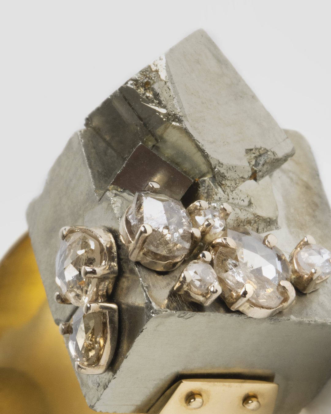 Anillo oro pirita y mosaico de 6 diamantes