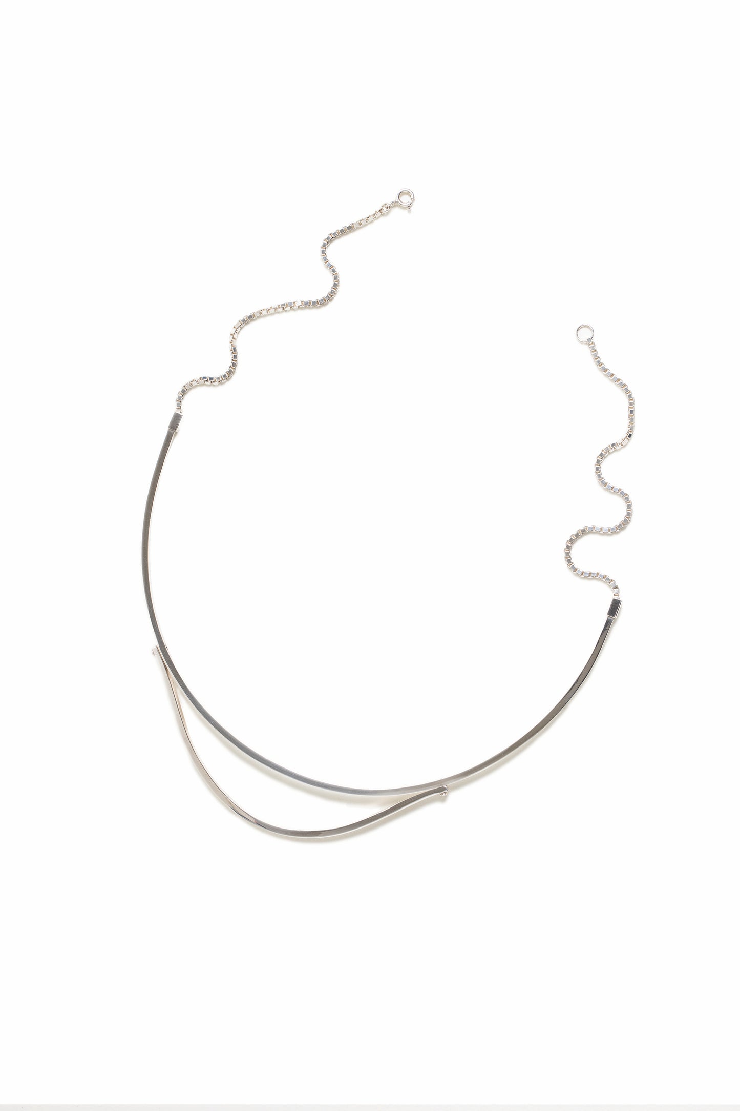 COLLAR OVALADO CORTO DE PLATA