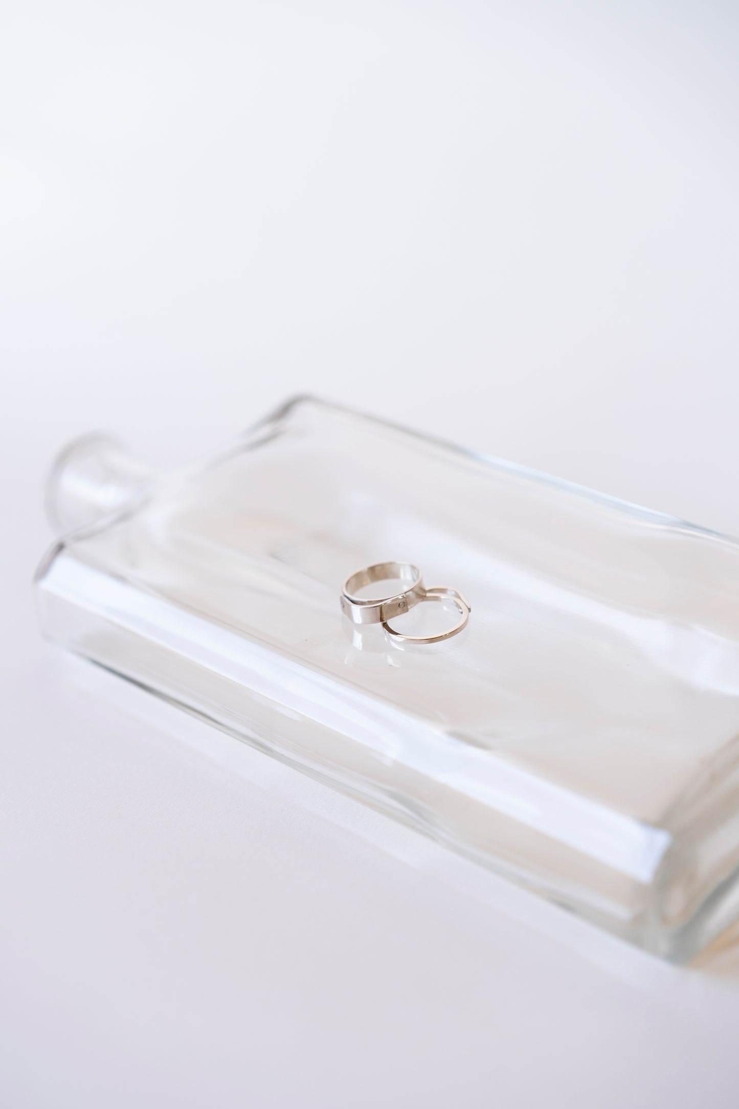 THIN SILVER CURVED RING