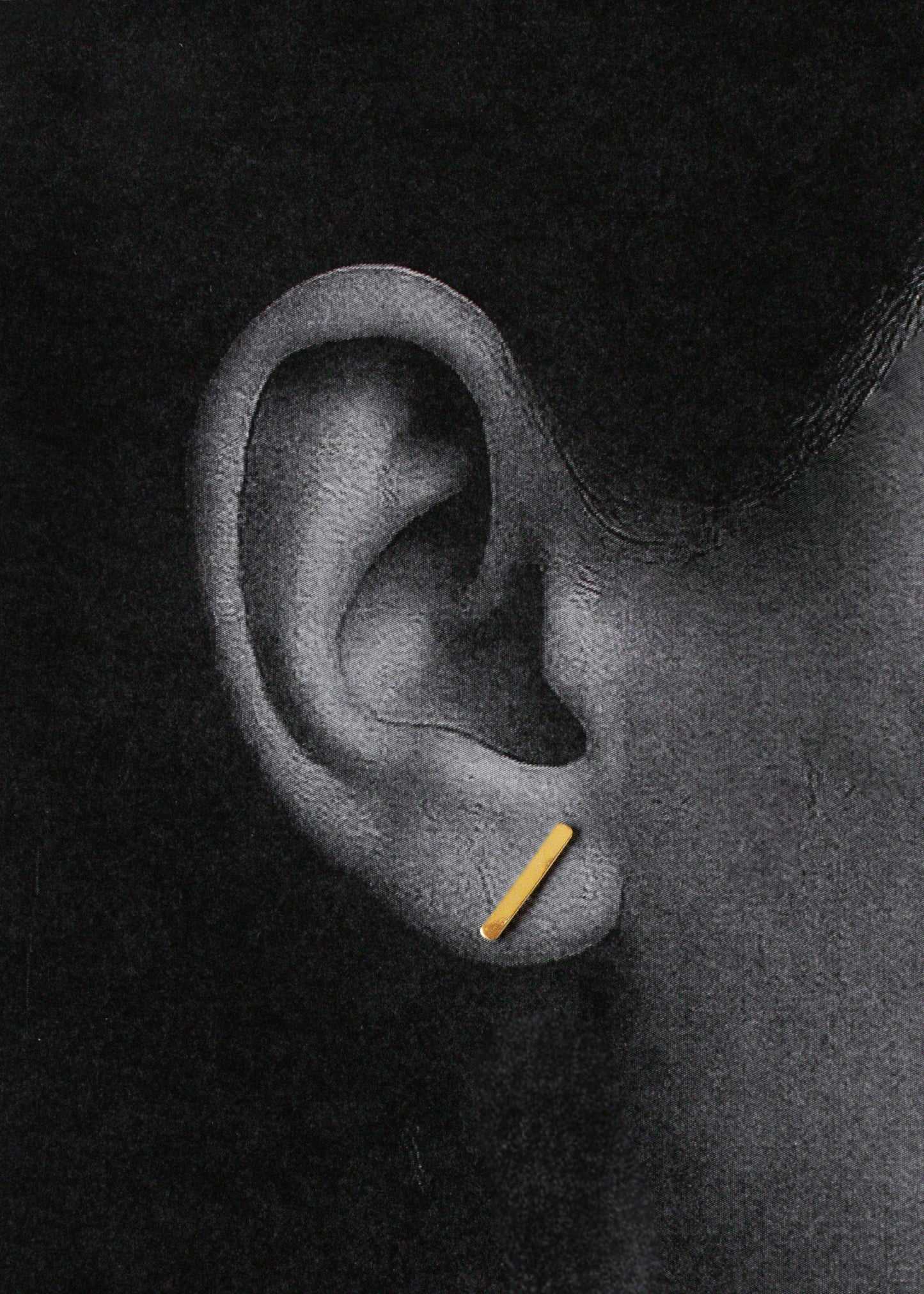 SMALL LINEAR GOLD EARRINGS