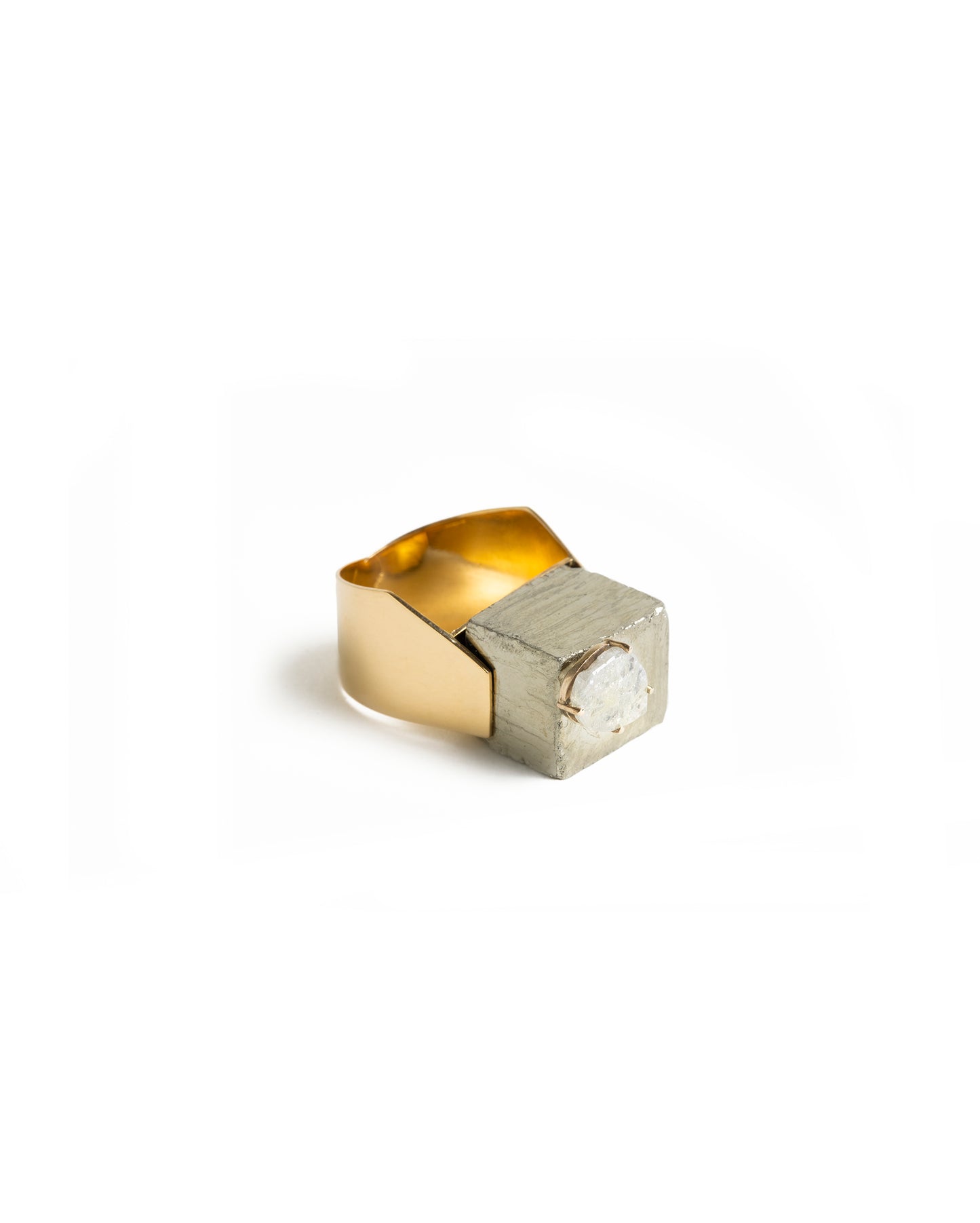 PYRITE AND FLAT DIAMONDS GOLD RING