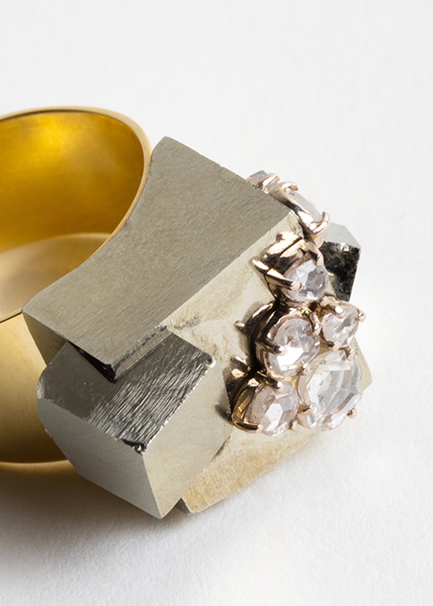 Anillo oro pirita y mosaico de 7 diamantes