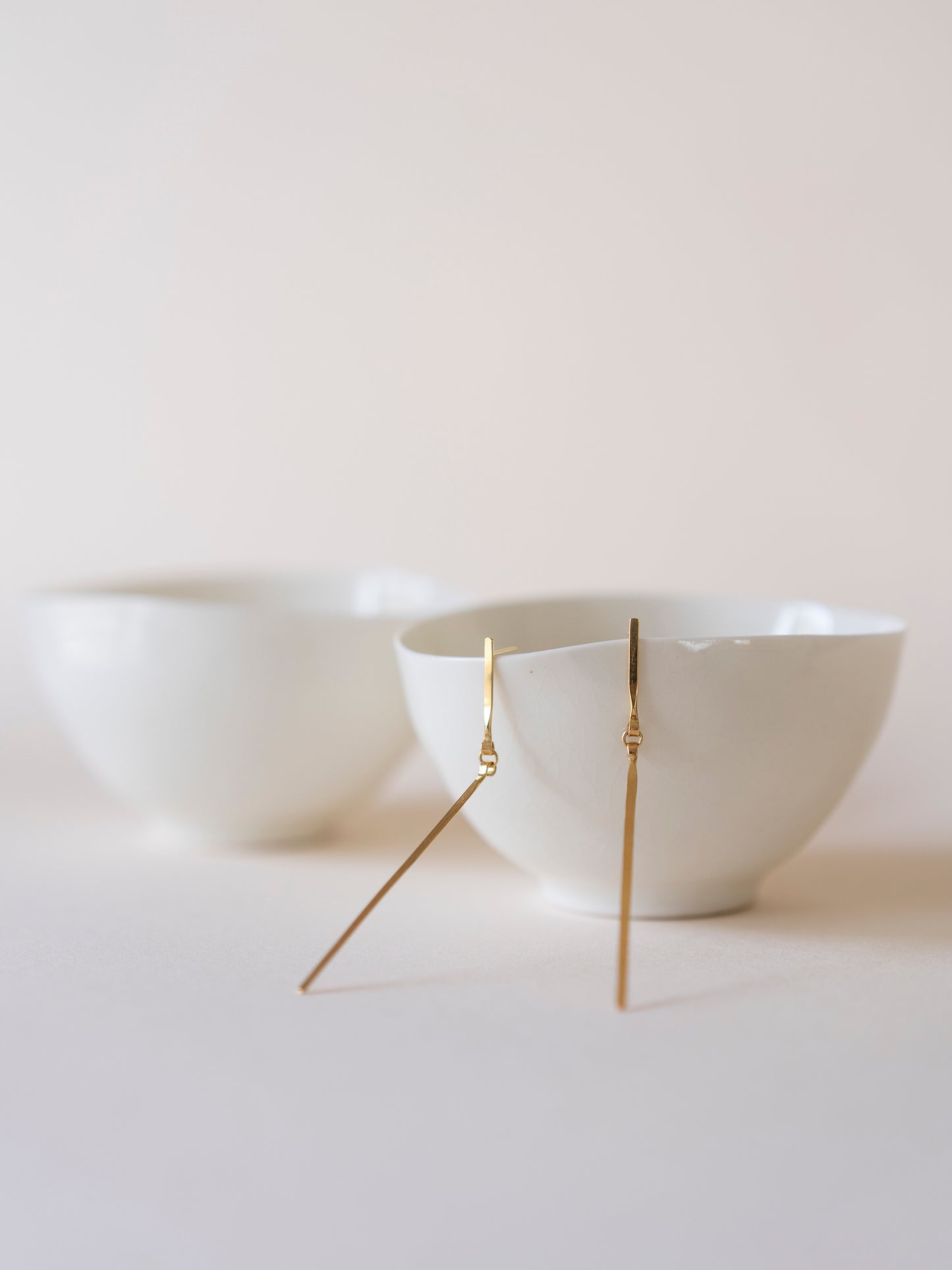 PENDIENTES LARGOS LÍNEALES ORO