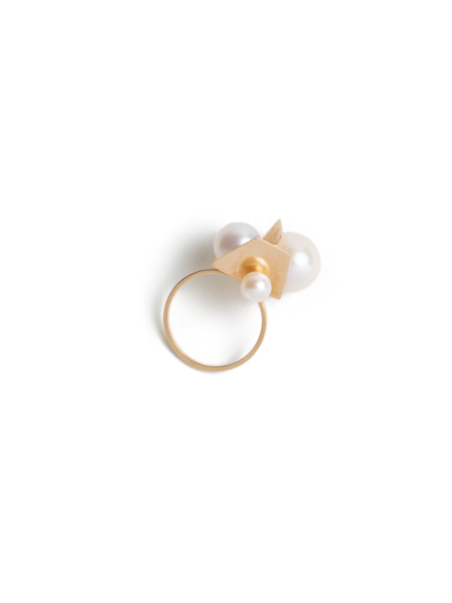 Anillo Beatrix oro y 3 perlas