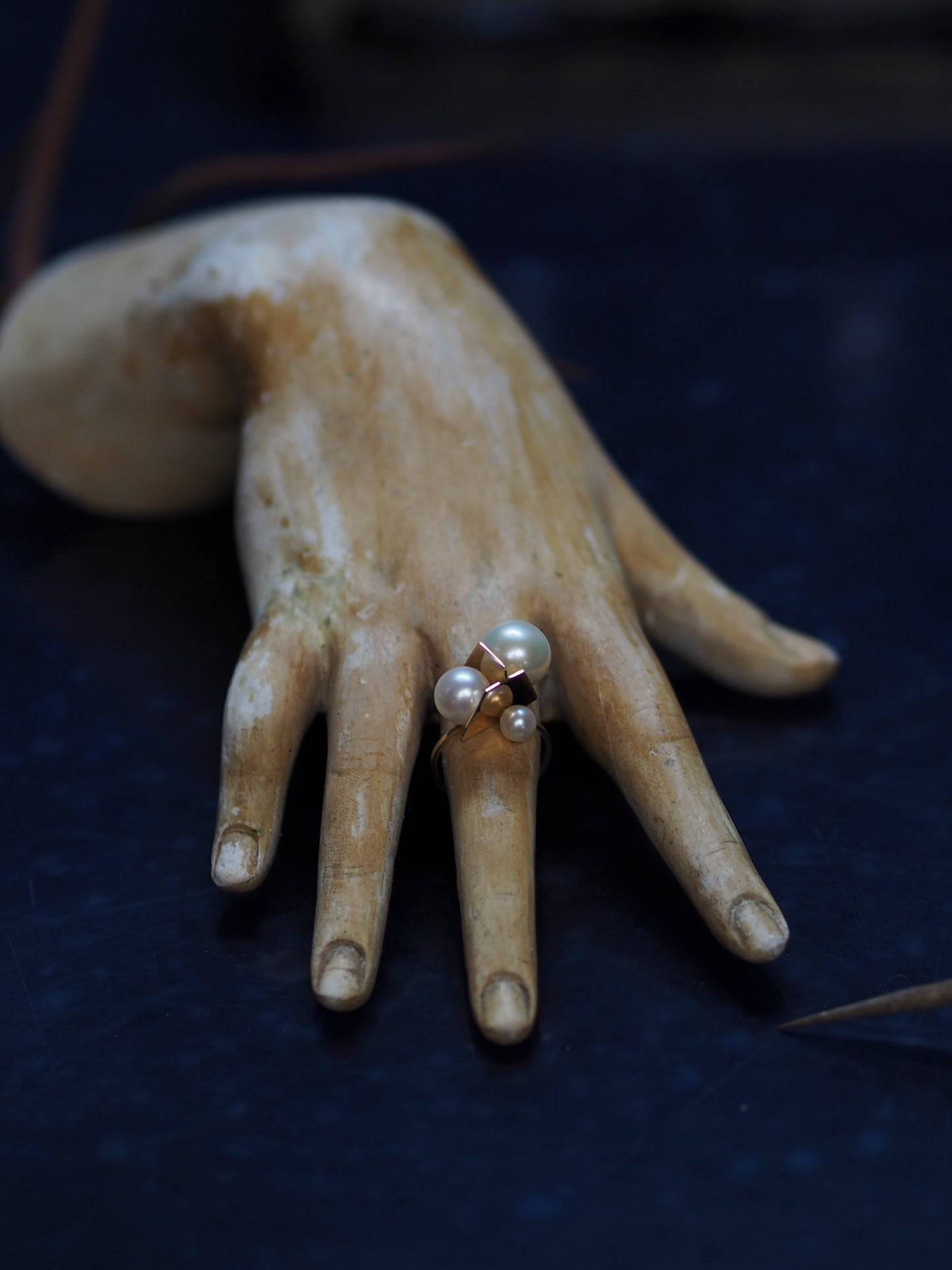 Anillo Beatrix oro y 3 perlas