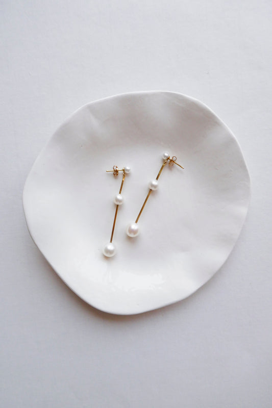 GOLD LINE EARRINGS WITH 3 PEARLS