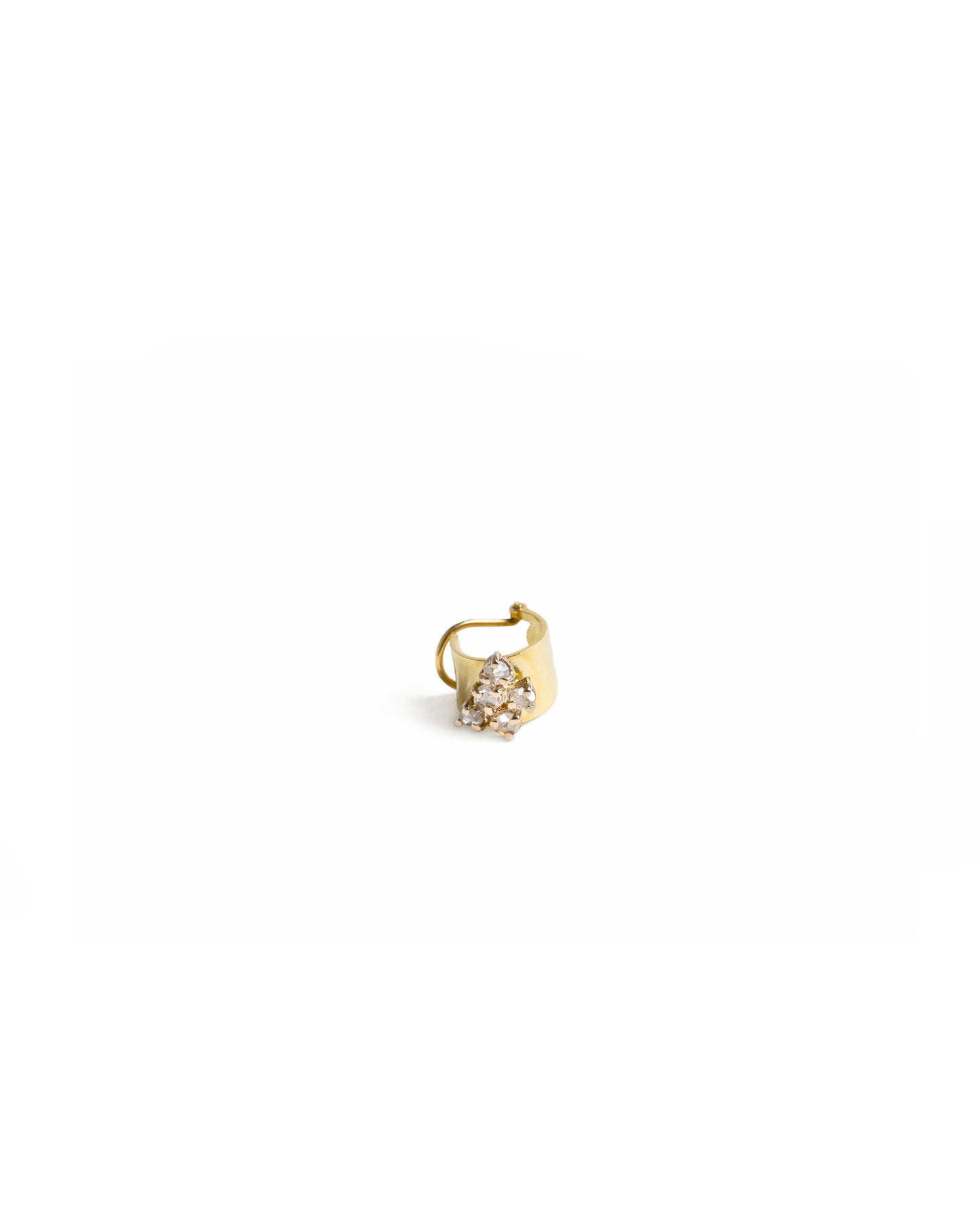 EAR CUFF IN FAIRMINED GOLD WITH CLUSTER OF 5 DIAMONDS