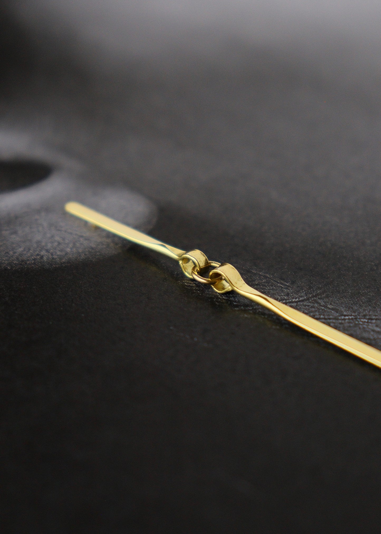 Pendientes largos lineales de oro