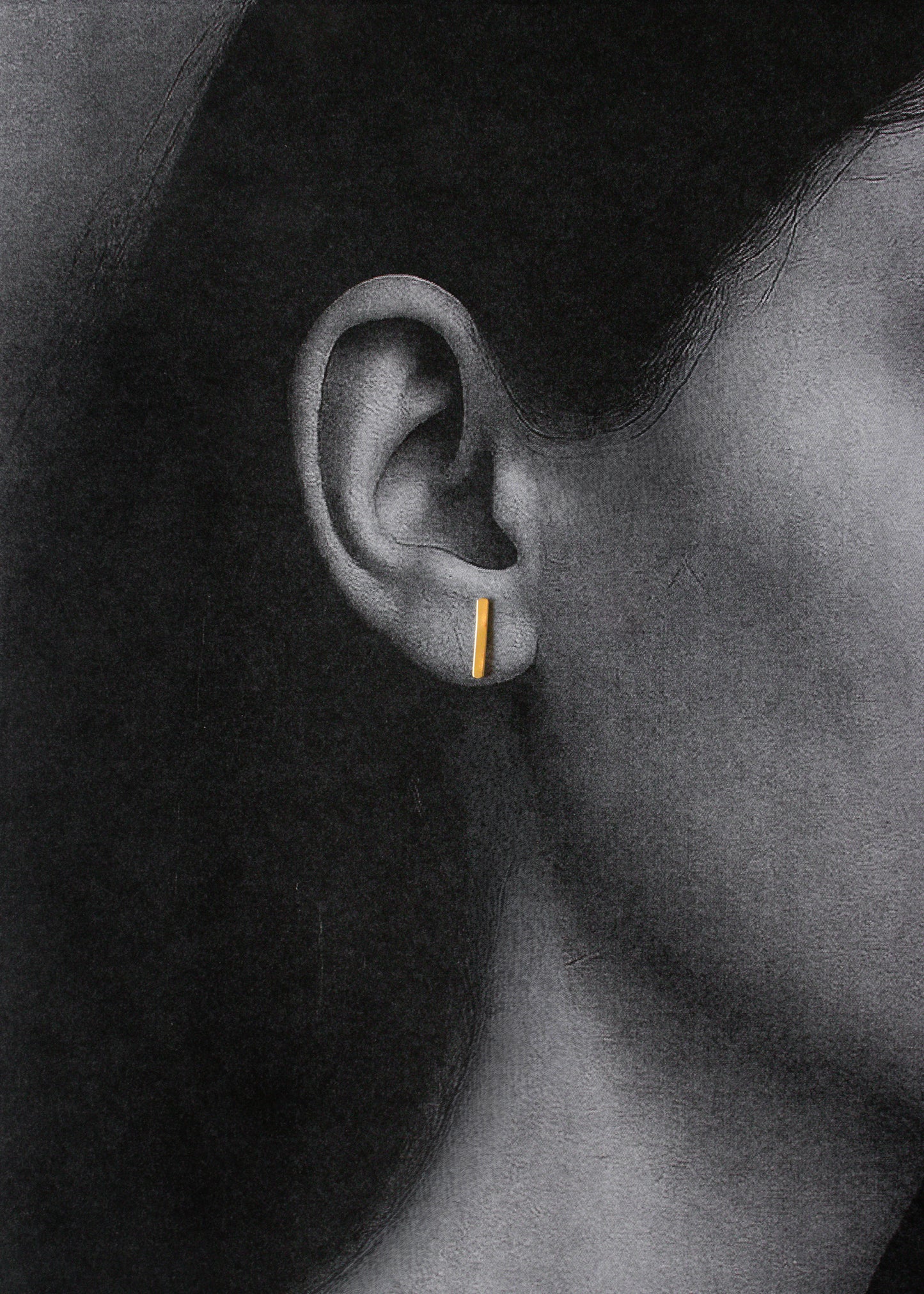 SMALL LINEAR GOLD EARRINGS