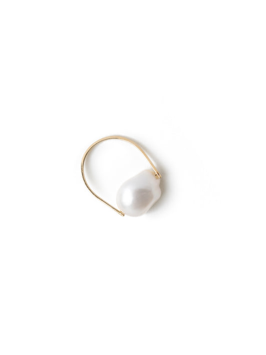 GOLD RING WITH SEMI-BAROQUE PEARL