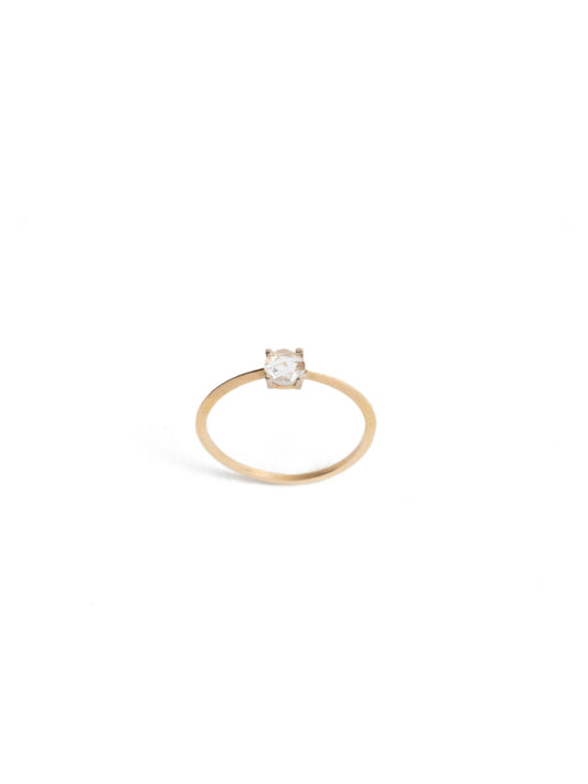 GOLD RING WITH SINGLE DIAMOND